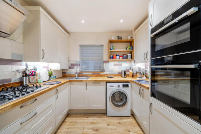 1436523-10-69cb9c...