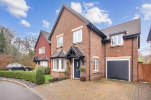 12, Wychwood Place, Crawley RH10 4HN