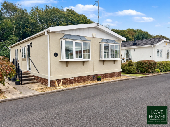 2-bed caravan on Austin Way, Carr Bridge Residential Park, Blackpool, Lancashire, FY4 5JL, £99,950