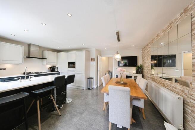 3 bed Detached for sale Image 5