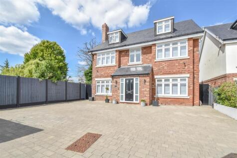 Abbotts Way, Off Oak Hill Road, Stapleford Abbotts, Romford