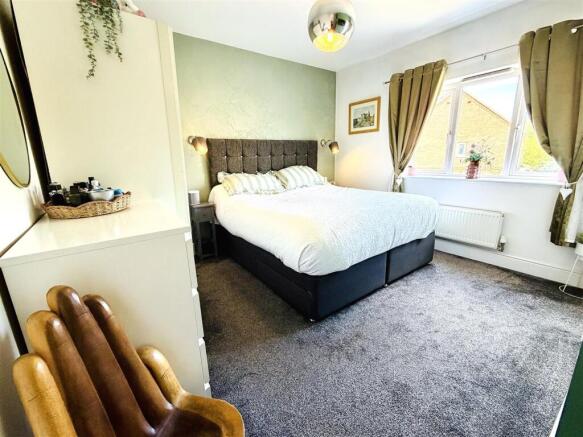 4 bed Detached for sale Image 12