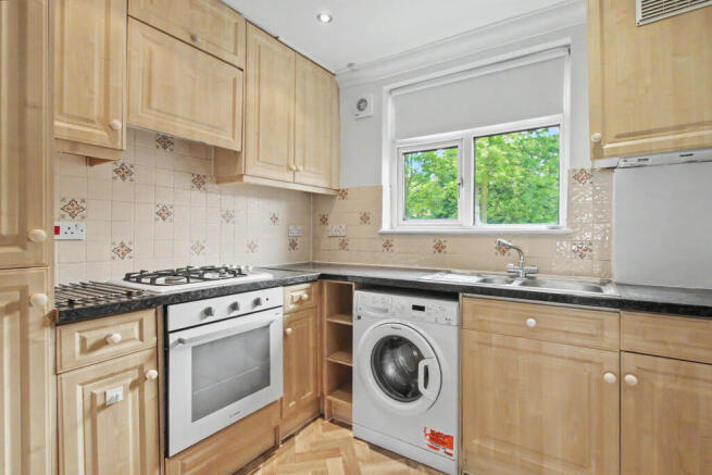 3.KITCHEN.JPG