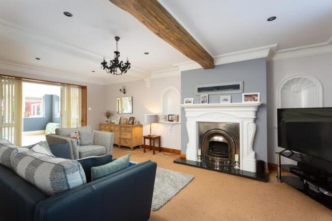 6 bed Detached for sale Image 4