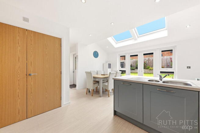 3 bed Detached for sale Image 8