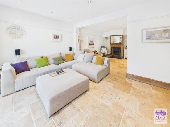 edited lounge diner again.jpg