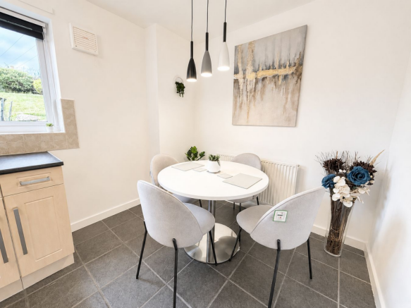3 bed Town House for sale Image 4
