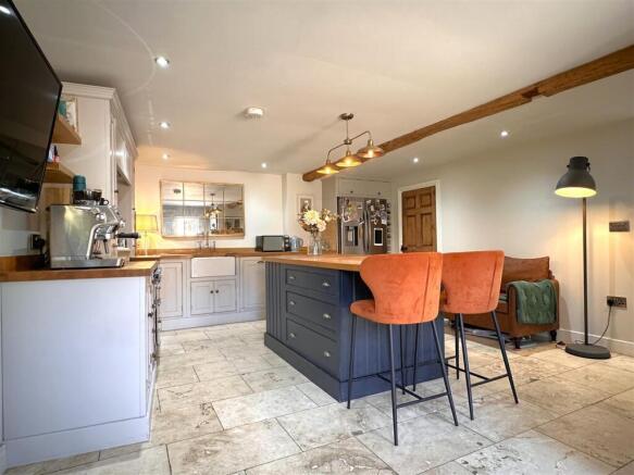 Superb Open-Plan Dining Kitchen 571