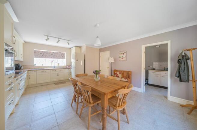 1335773-3-6896724bd6c53