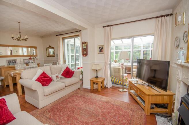 family room 3.jpg