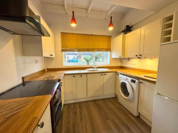 Kitchen 1 .jpg