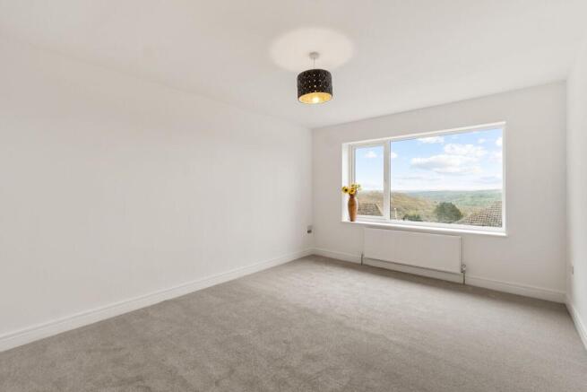 4 bed Detached for sale Image 7