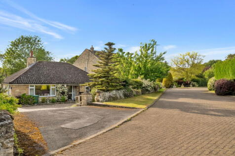 Bramham, Fine Garth Close, LS23