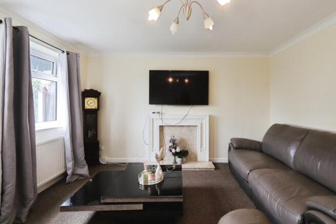 3 bed Terraced for sale Image 4