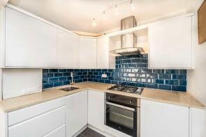 15, Thurlow Towers, Knollys Road, London SW16 2JY