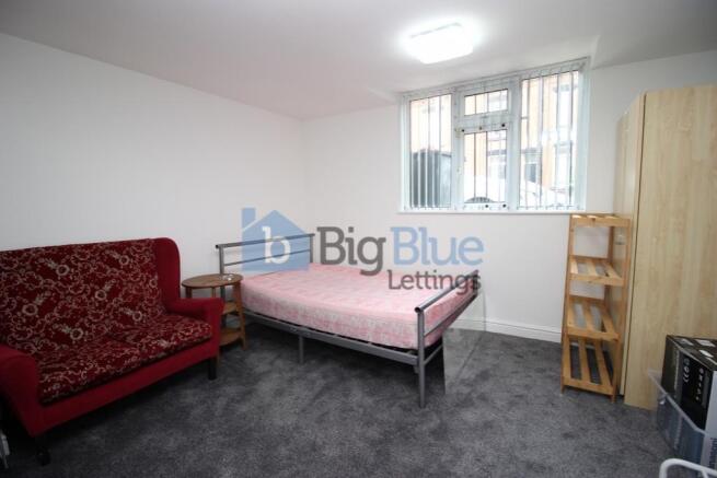3 bed House Share to rent Image 9