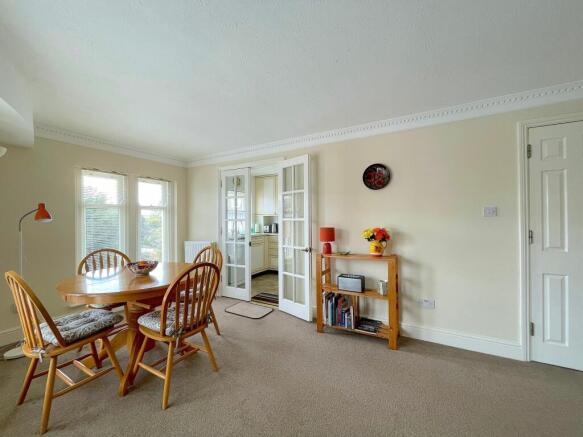 Living Room/Dining Room (4)