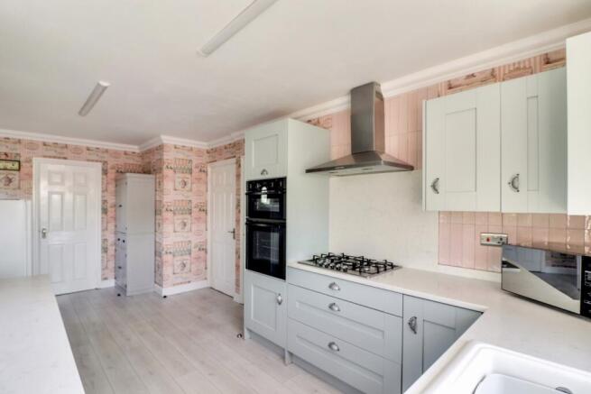 4 bed Detached for sale Image 10