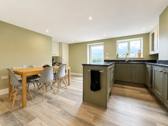 2 bed Terraced for sale Image 5