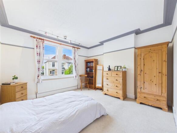 5 bed Semi-Detached for sale Image 12