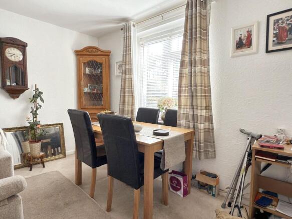 2 bed Flat for sale Image 6
