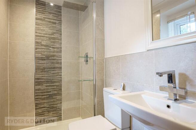 4 bed Detached for sale Image 9