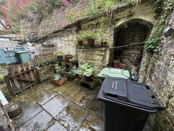 3 bed Terraced to rent Image 10