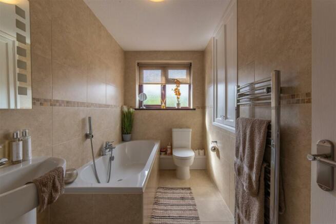 76 Gifford Close-5.jpg