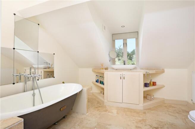 En Suite to Master Bedroom