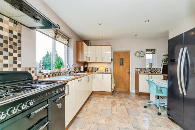 2 bed Semi-Detached for sale Image 6