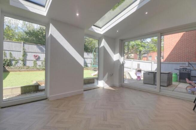 4 bed Detached for sale Image 11