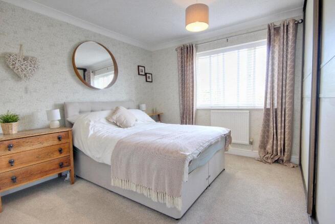 4 bed Detached for sale Image 6