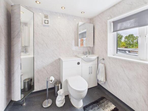 En-Suite Bathroom