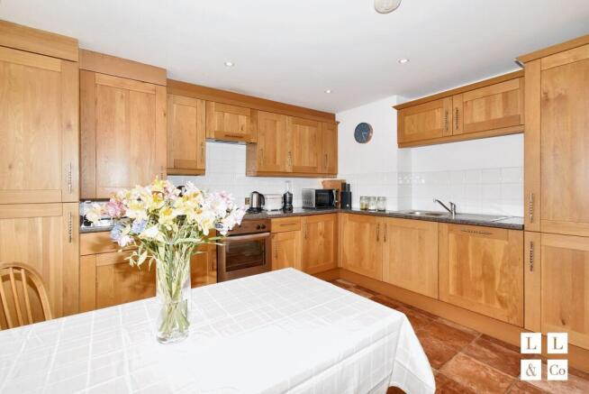 Kitchen / dining area