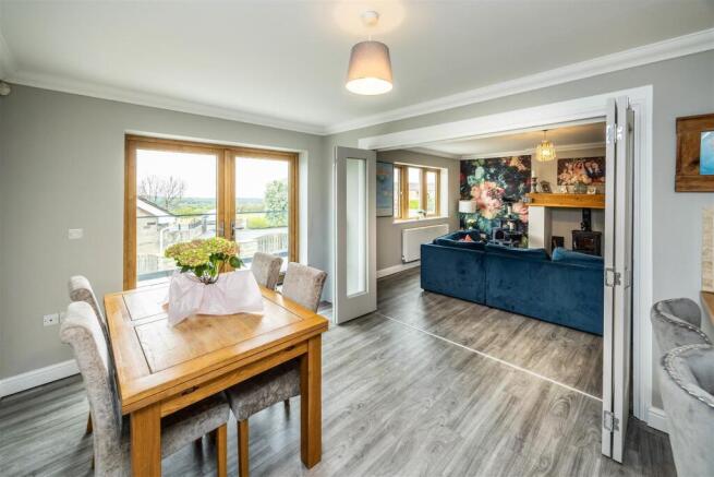 4 bed House for sale Image 6
