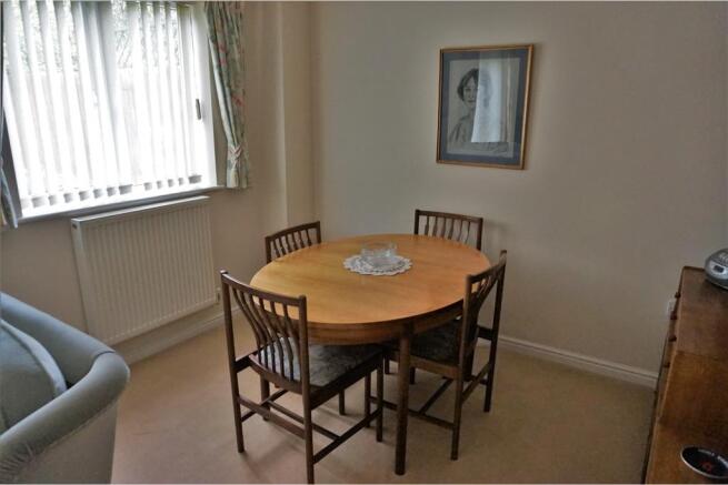 Lounge/Dining Room