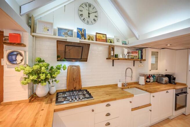 8481616-interior25.jpg