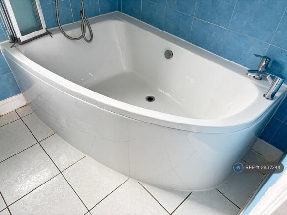 3 bed Semi-Detached to rent Image 11