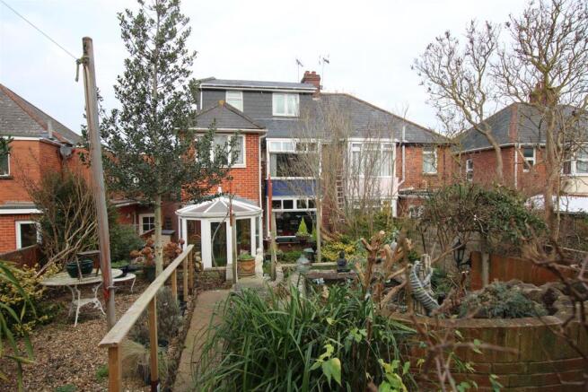 REAR GARDEN.JPG