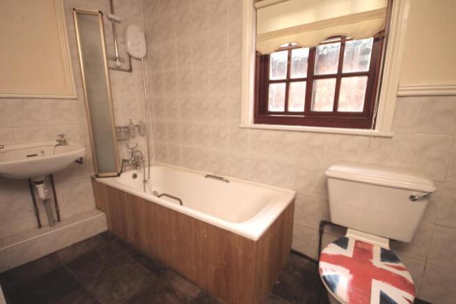 BATHROOM/W.C.