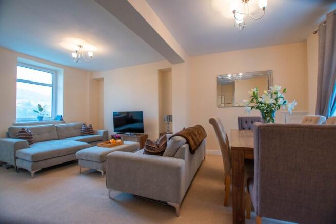 Lounge/Dining Room