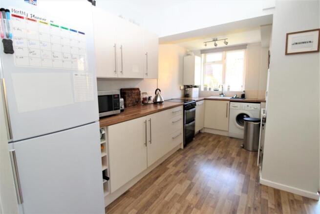 L-shaped Dining Kitchen