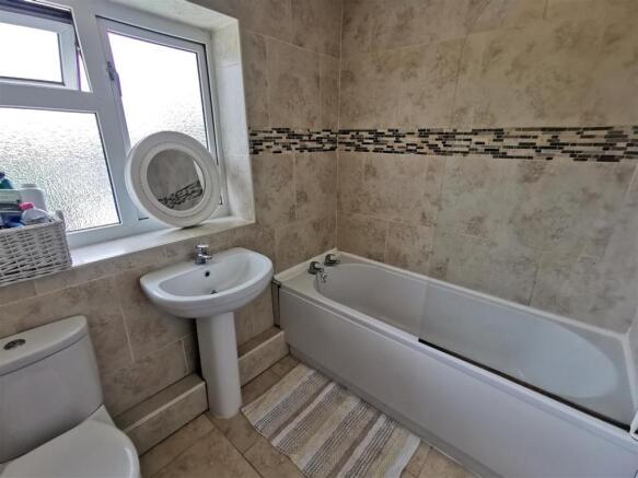 29 Channel View, Bathroom (1).jpg