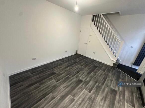 2 bed Terraced to rent Image 7
