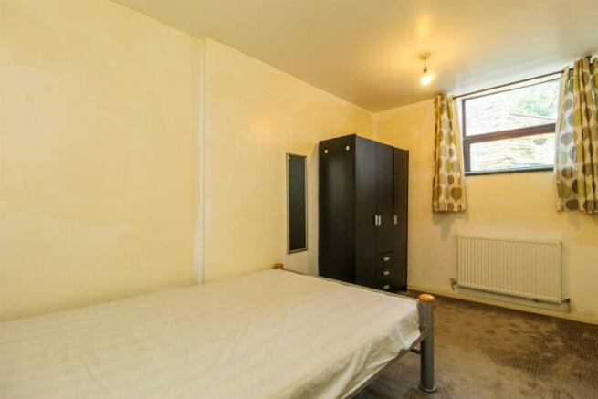 DOUBLE BEDROOM