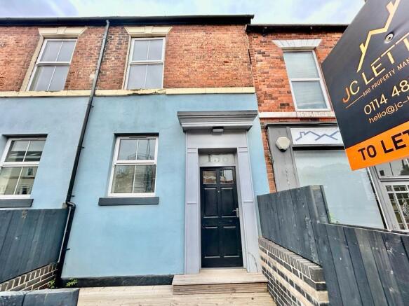 4 bed House to rent Image 12