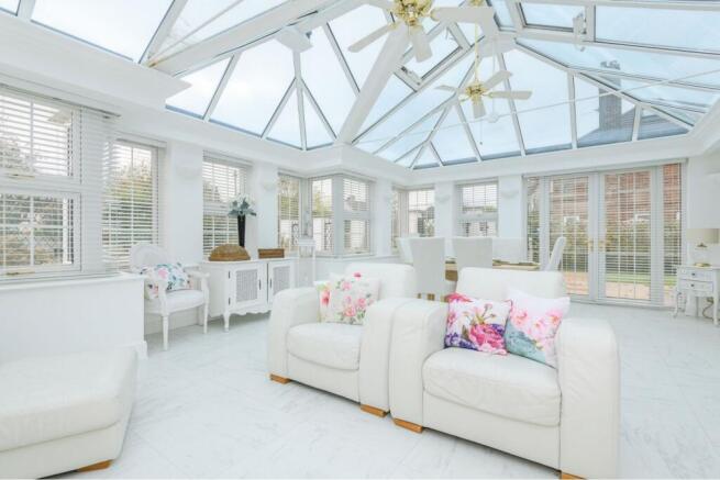 4 bed Detached for sale Image 11