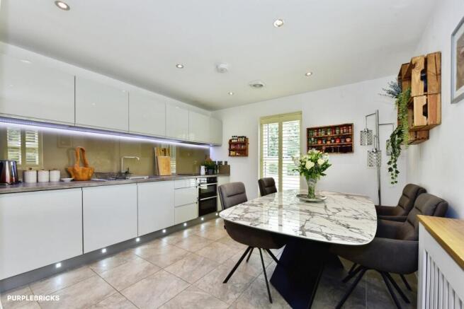 4 bed Semi-Detached for sale Image 11