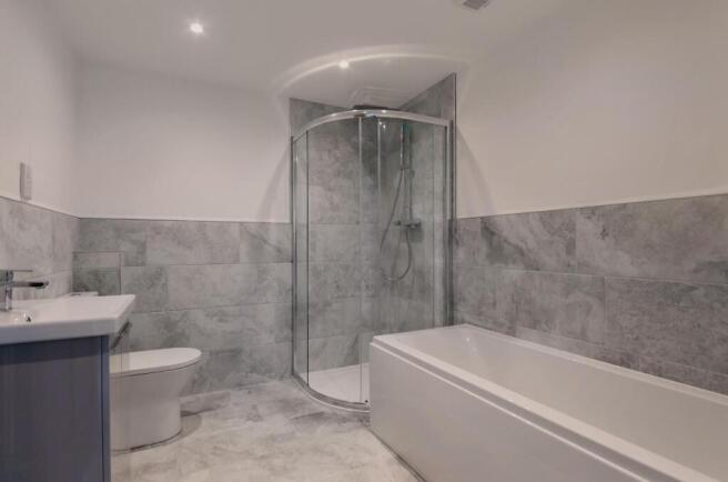 4 bed Semi-Detached to rent Image 8