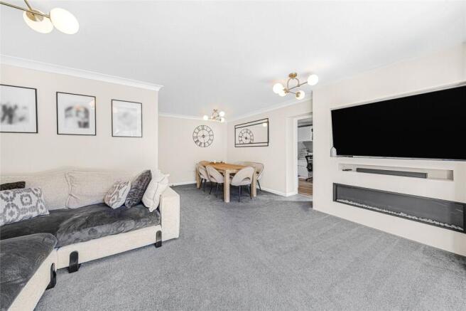 Lounge/Dining